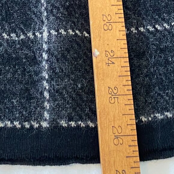 Men's Quarter-Zip Long-Sleeved Merino Wool Sweater, Large - Picture 7 of 9